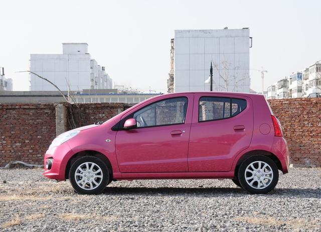 最佳代步买菜车，百公里油耗仅4.9L，才4.2万起还要啥电动车？