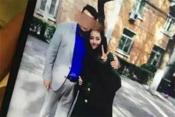 赵丽颖|父女合影，赵丽颖爸爸最帅，古力娜扎爸爸最凶，关晓彤爸爸最年轻