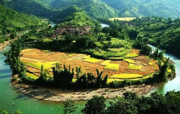 广西发现绝世珍宝，却被村民抢砸精光，总理听说后气得说了几个字