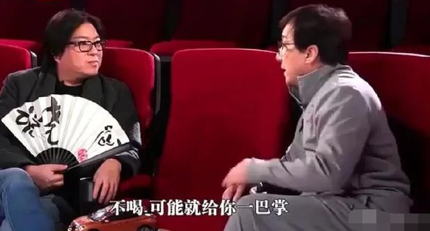 杨幂|成龙：当时两把刀架在我脖子上，问我20万拍不拍？我还能怎么办