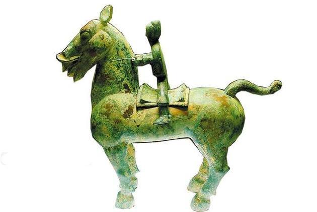 广西发现绝世珍宝，却被村民抢砸精光，总理听说后气得说了几个字