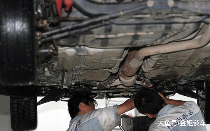 “两证”在逐步取消，公路也将全部免费，车主：这太不公平了！