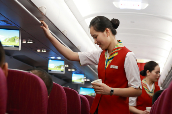 如果乘客多要一份飞机餐，空姐会觉得你穷吗？其实内心是这样想的