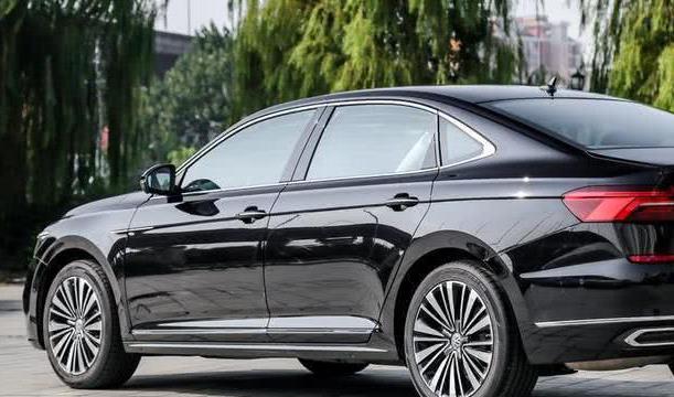 开完大众帕萨特，换到丰田凯美瑞上，车主：体验后才发现差距