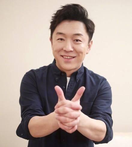 李冰冰|堪称“酒鬼”的10位明星，李冰冰90秒喝瓶白酒，他靠喝酒赢辆车