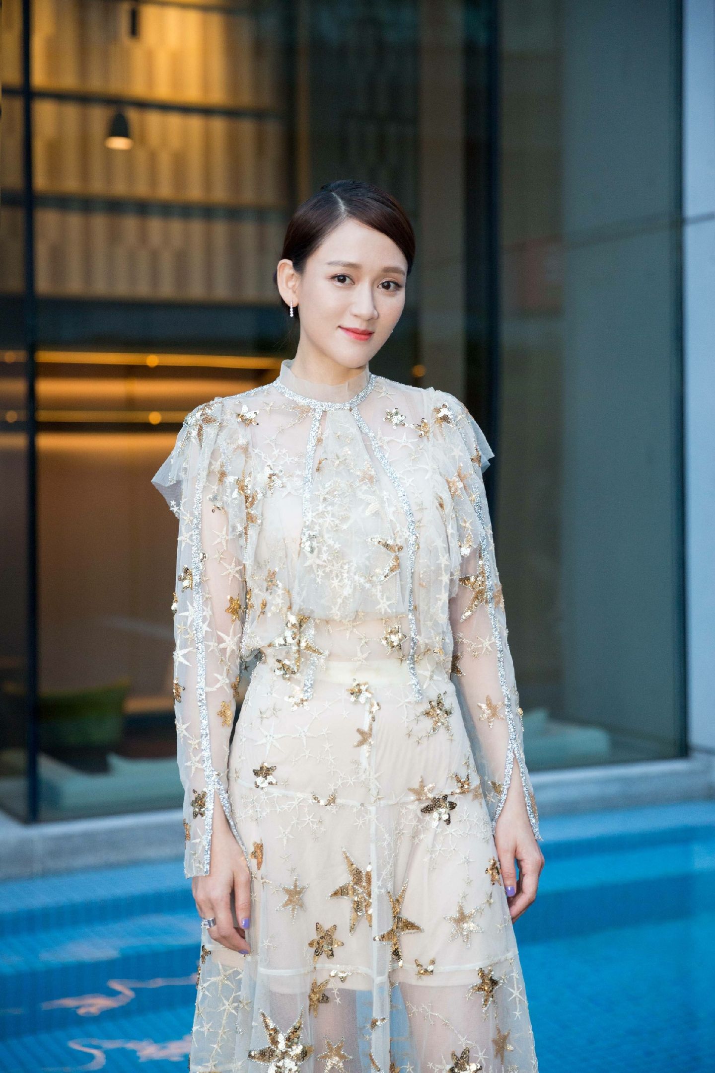 40岁陈乔恩胆子有多大？挑战“人体彩绘”，网友：终于相信霍建华审美了