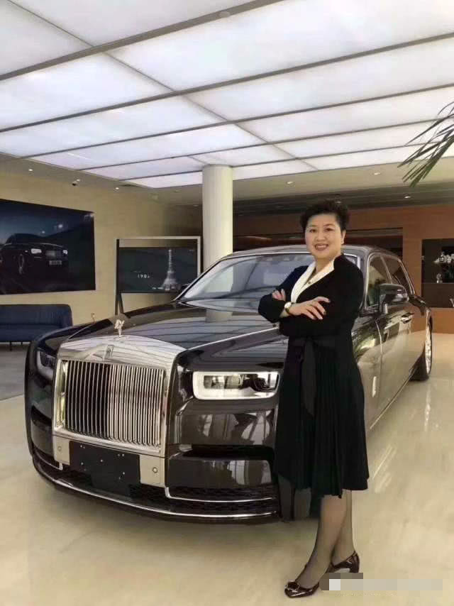 40岁女富婆招聘男司机,包住月薪10万,但提的要求让人受不了