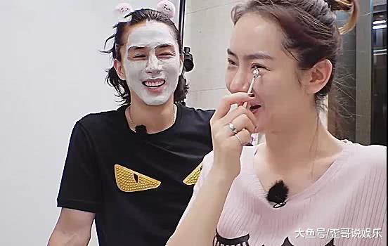 戚薇|如何做到眼部白嫩无细纹？看看戚薇涂眼霜方法，网友：白涂10年！