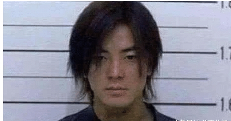 影帝|香港众影帝“囚照”曝光，周润发最衰，而最后一位跟真的一样！