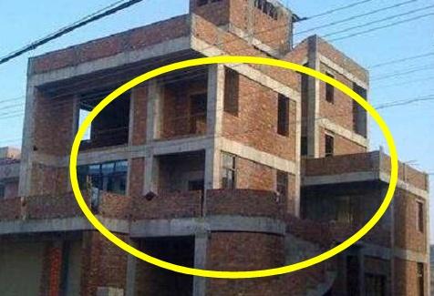 农村自建房的钢筋施工，明显是错误的，但还有人这么盖