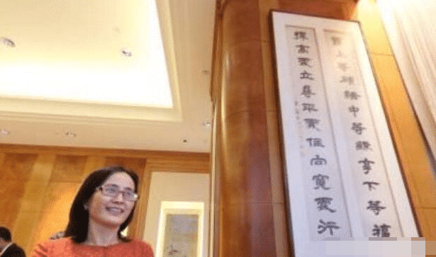 李嘉诚办公室唯一书法, 造就万亿身价! 网友: 先有钱还是先有书法