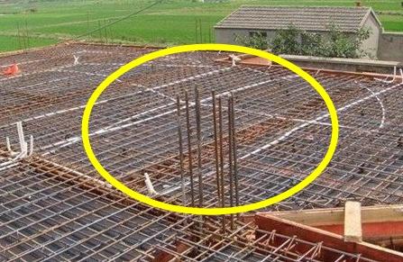 农村自建房的钢筋施工，明显是错误的，但还有人这么盖