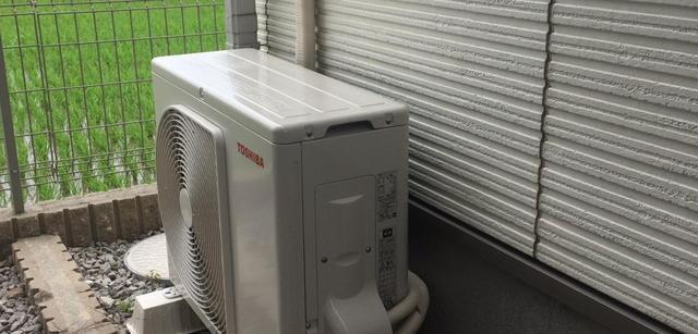 不对比一下日本人安装的空调，你们都不知道国内师傅装的有多丑