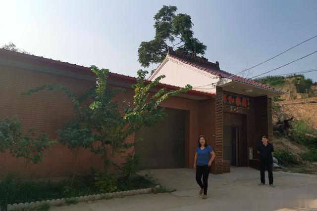 退休夫妻回农村过浪漫生活，40万元改造土窑洞变豪宅，看啥样