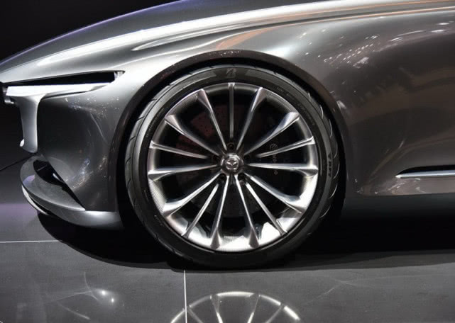 马自达设计师喝多了？造出比保时捷气派的新车，20万断天籁活路