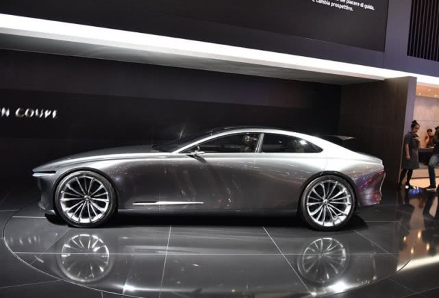 马自达设计师喝多了？造出比保时捷气派的新车，20万断天籁活路