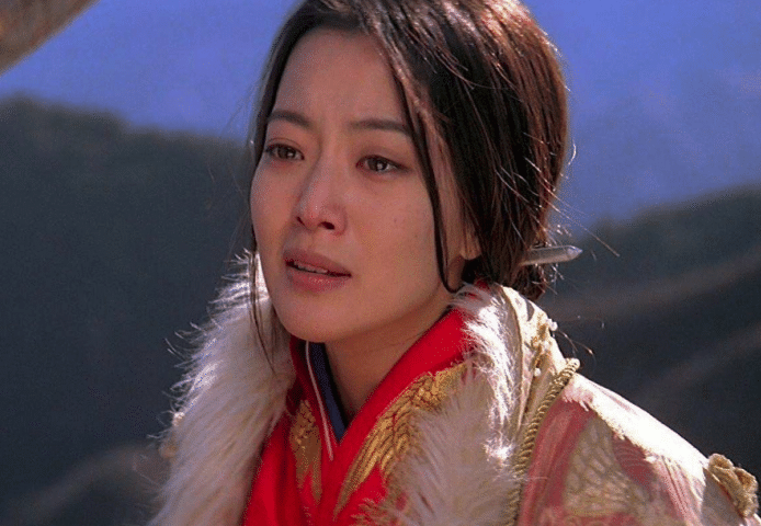 成龙51岁遇到了28岁最美金喜善，如今成龙64岁再见41岁最胖金喜善！