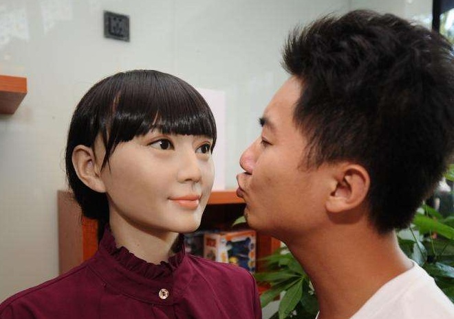 新型“女机器人”问世 售价169999日元广受男性好评 甚至不想结婚