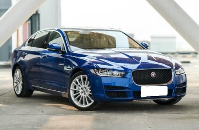 捷豹终于认栽了! 2.0T+8AT比奥迪A4L漂亮, 不足22万