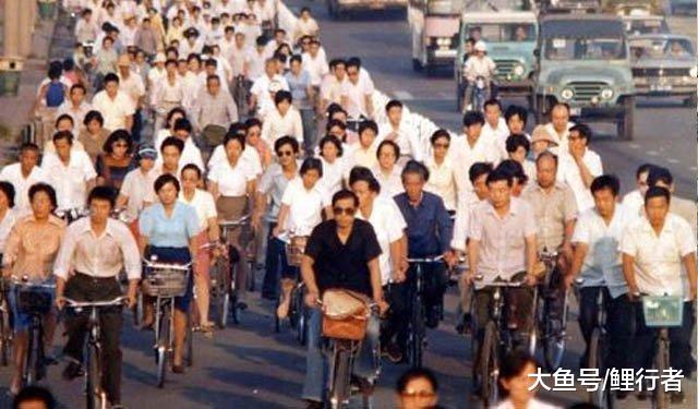 1996年的一万元等于现在多少钱？