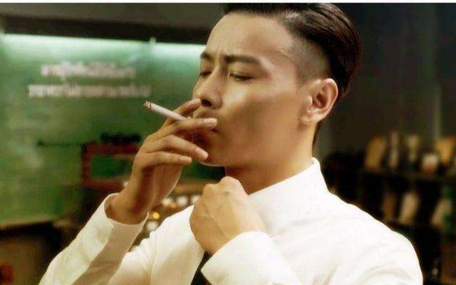 王宝强|4种境界的抽烟：刘德华烟灰不掉，王宝强的没5年烟龄学不会