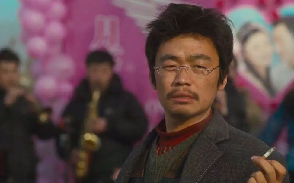 王宝强|4种境界的抽烟：刘德华烟灰不掉，王宝强的没5年烟龄学不会