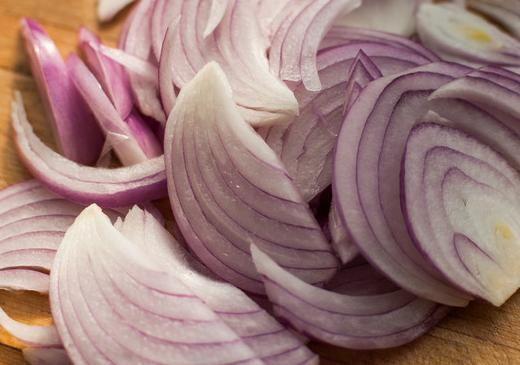 住进新家不久，我就开始感冒、打喷嚏，去医院检查才知是甲醛中毒了