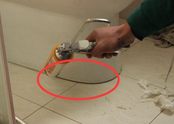 去了香港才发现，没人把路由器放电视柜！看聪明人怎么弄，太高级