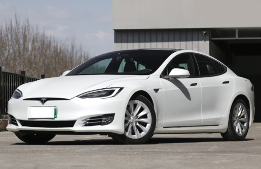 特斯拉司机高速睡了半小时，车自己开了48公里，网友：不要