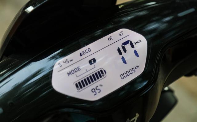 电动车刚充满电，为什么一加速就掉两格电？看完缘由，终于明白了