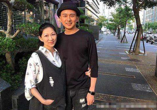 姐弟戀七年終結婚，婚后為生孩子扎上上百針，懷孕后卻不敢告訴老公