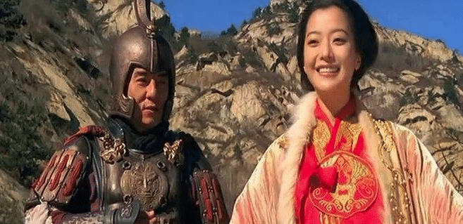 成龙51岁遇到了28岁最美金喜善，如今成龙64岁再见41岁最胖金喜善！