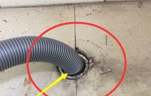 家里下水道堵了,切记别用热水冲