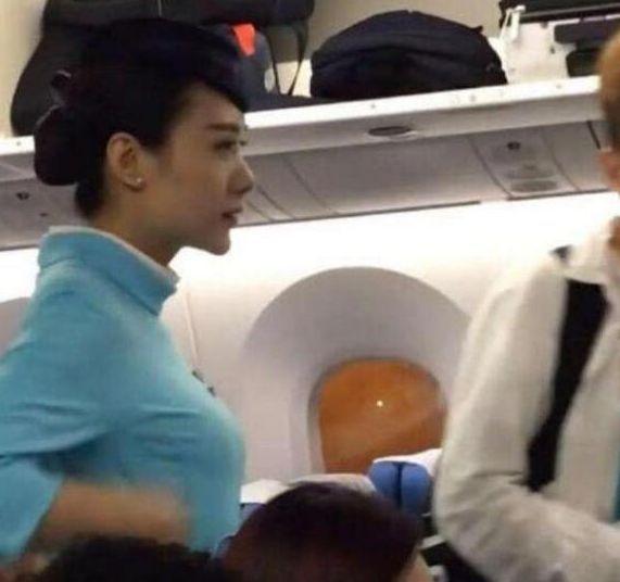 抖音“百年难遇空姐”火了！长相令人魂牵梦绕，网友：这才是老天爷赏饭吃