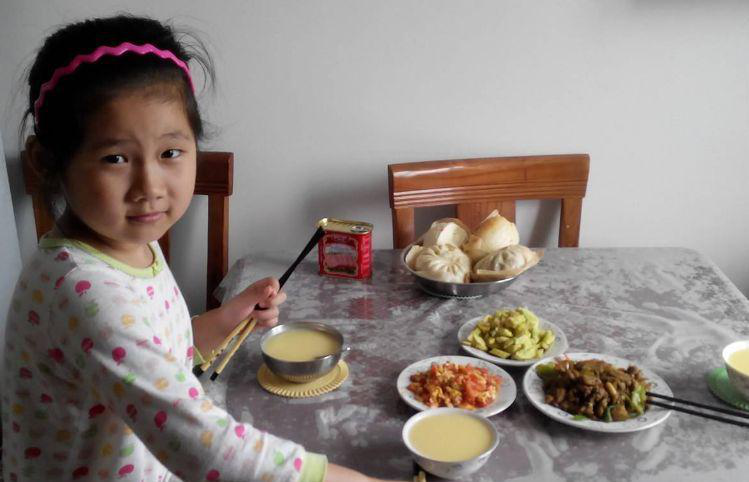 大学生响应号召下乡支教，被村民反怼：别来！俺孩子被你们害惨了