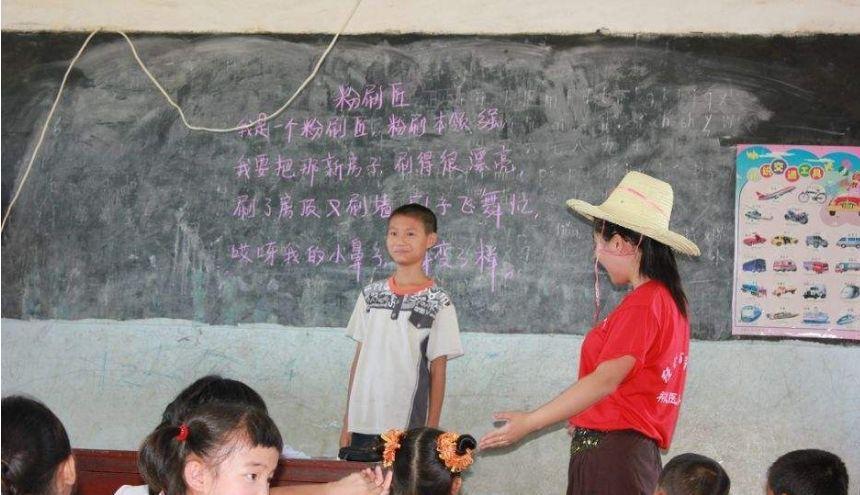 大学生响应号召下乡支教，被村民反怼：别来！俺孩子被你们害惨了