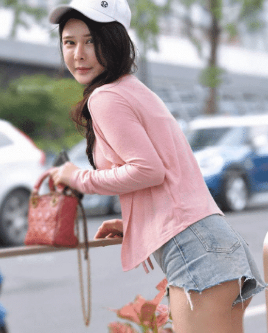 如此丰满又这么甜，不知道是谁家的小宝贝！