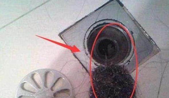 家里下水道堵了,切记别用热水冲