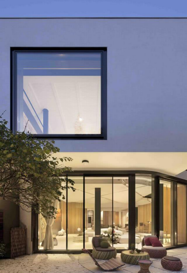 江一燕获奖别墅长啥样？客厅中间有鱼池养鱼，却面临“蹭奖”风波