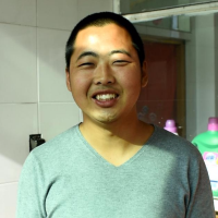 农村82岁老大爷炖鸡,用自己独到的做法,把身旁