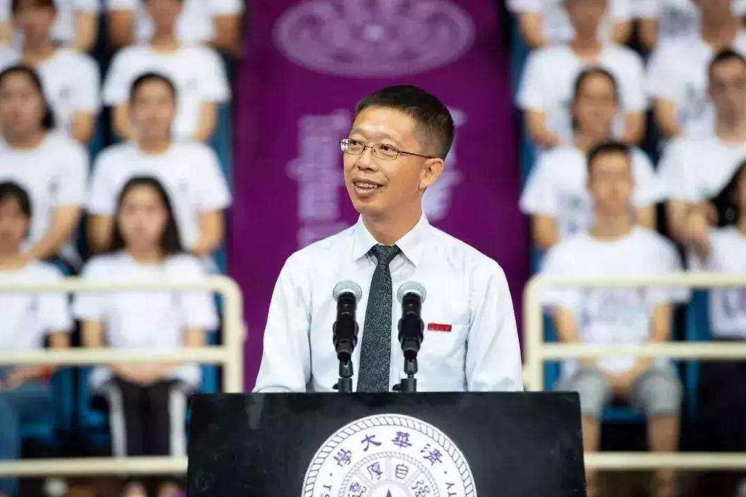 这一710字军训总结火了，清华校长点名、教育部点赞，姑娘太秀了