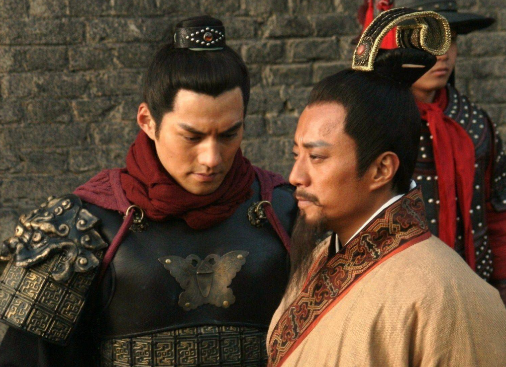 水浒里的宋江到底是个什么样的人，为什么梁山泊好汉对他那么敬重?