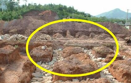 农村自建房的钢筋施工，明显是错误的，但还有人这么盖