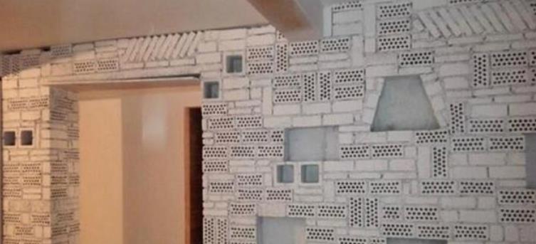 这是我见过最贵的新砌墙体了，就连业主自己都说，成本很高