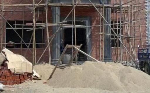 农村自建房的钢筋施工，明显是错误的，但还有人这么盖