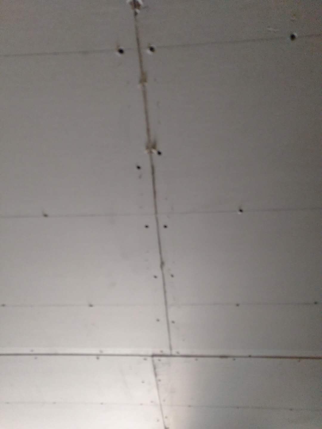 天花开裂这个问题 罪魁祸首到底是谁呢