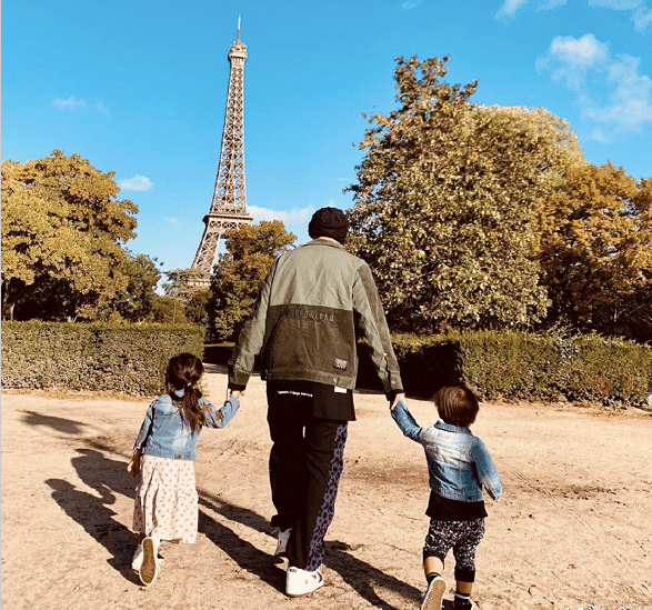 周杰伦带女儿去动物园 小周周开心唱爸爸的歌 美人鱼的眼泪 娱乐资讯 存满娱乐网 周杰伦带女儿去动物园 小周周开心唱爸爸的歌 美人鱼的眼泪 娱乐资讯 存满娱乐网