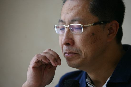 “疯狂英语”李阳销声匿迹，鼎盛时期故宫演讲，如今因家暴出家