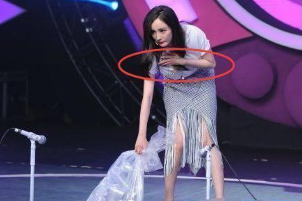 穿帮镜头|让人难为情的穿帮镜头,导演太会抓拍了,杨幂露啥了?