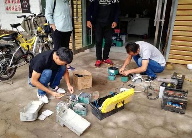 电动车刚充满电，为什么一加速就掉两格电？看完缘由，终于明白了